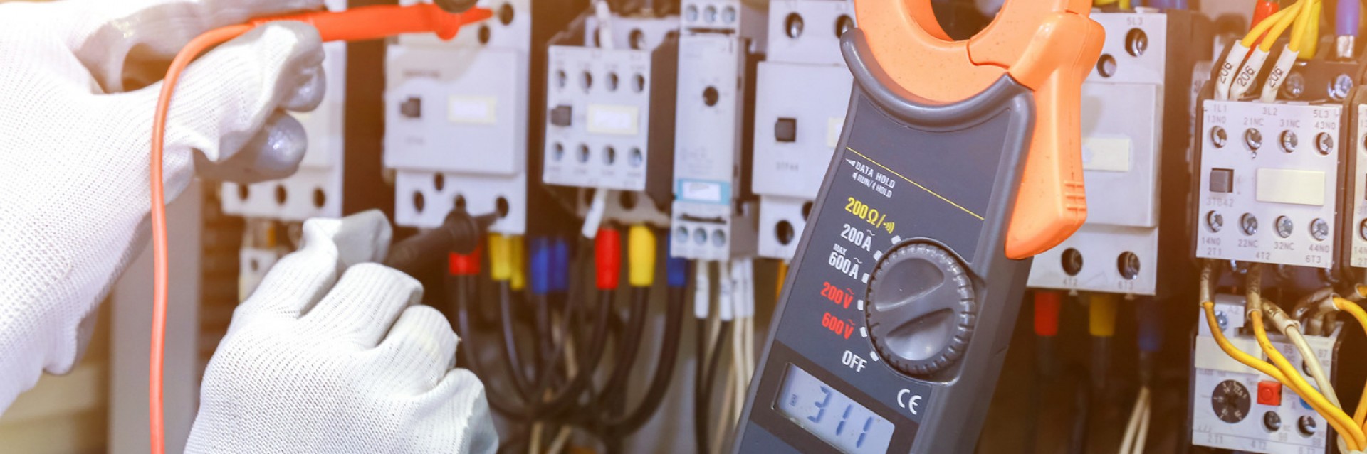 silnoproudá instalace, výroba rozvaděčů, fotovoltaické systémy, projekční a revizní činnost, termovize ...