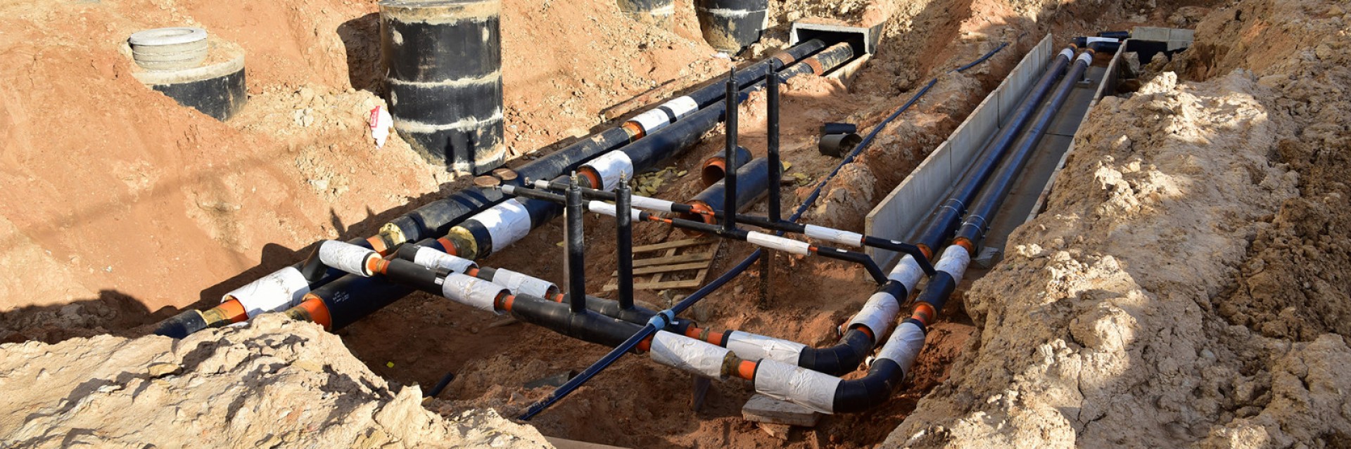 vodovody, plynovody, teplovody, kanalizace, technologické rozvody kotelen, průmyslových závodů ...